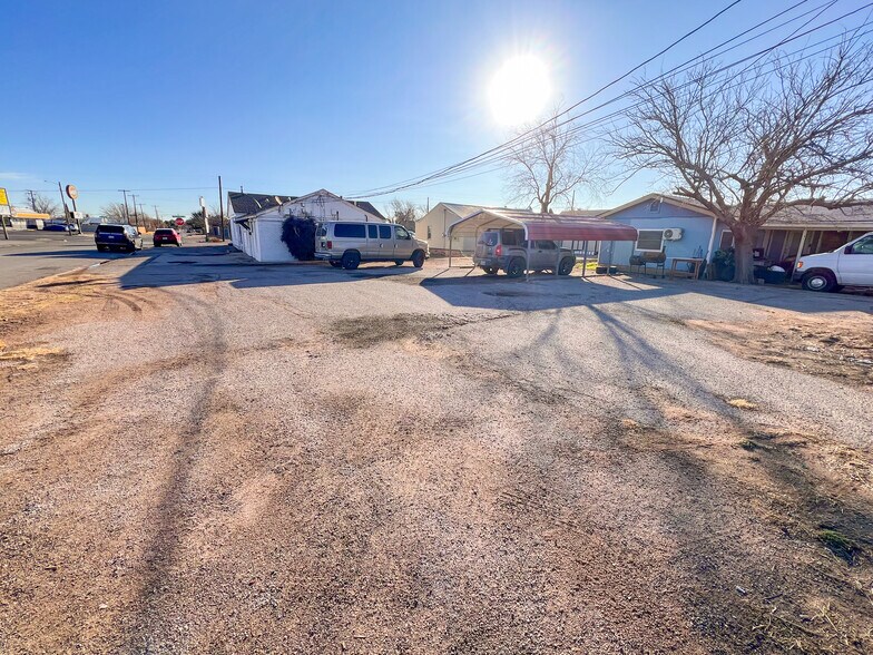 More Photos Of 1309 N Big Spring St, Midland Office For Lease