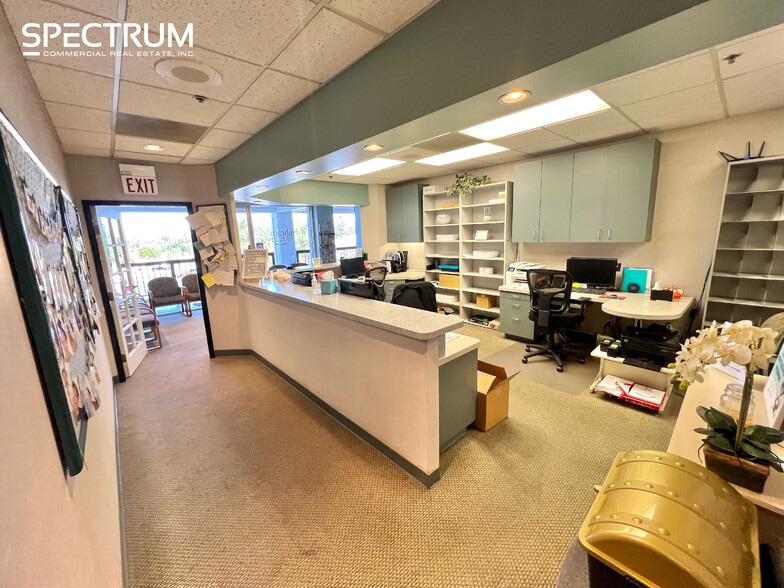 More Photos Of 23206 Lyons Ave, Santa Clarita Medical For Sale