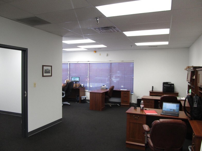 More Photos Of 400-428 W 5th Ave, Naperville Light Distribution For Lease