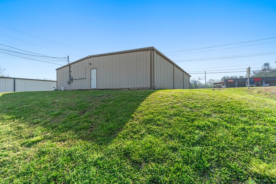 More Photos Of 3565 Main St, Jasper Office For Sale