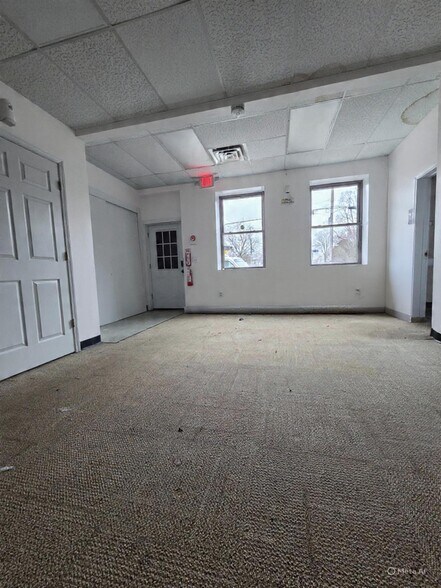 More Photos Of 11-23 Bannard St, Freehold Warehouse For Lease