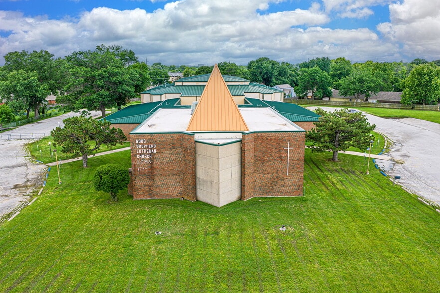 More Photos Of 8730 E Skelly Dr, Tulsa Religious Facility For Sale