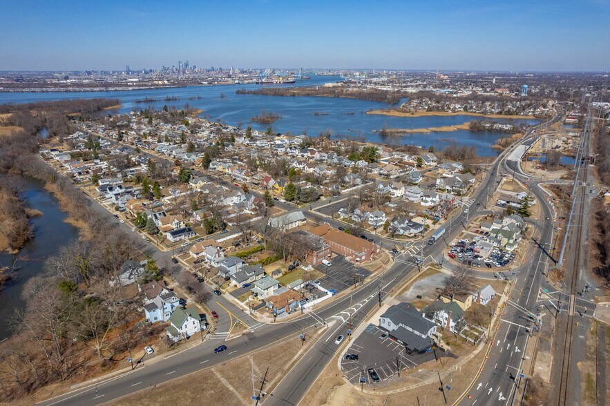 More Photos Of 212 Gateway Blvd, Westville Office Residential For Sale