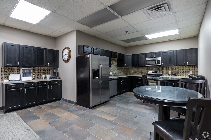 More Photos Of 1600 N State Route 291, Independence Warehouse For Lease