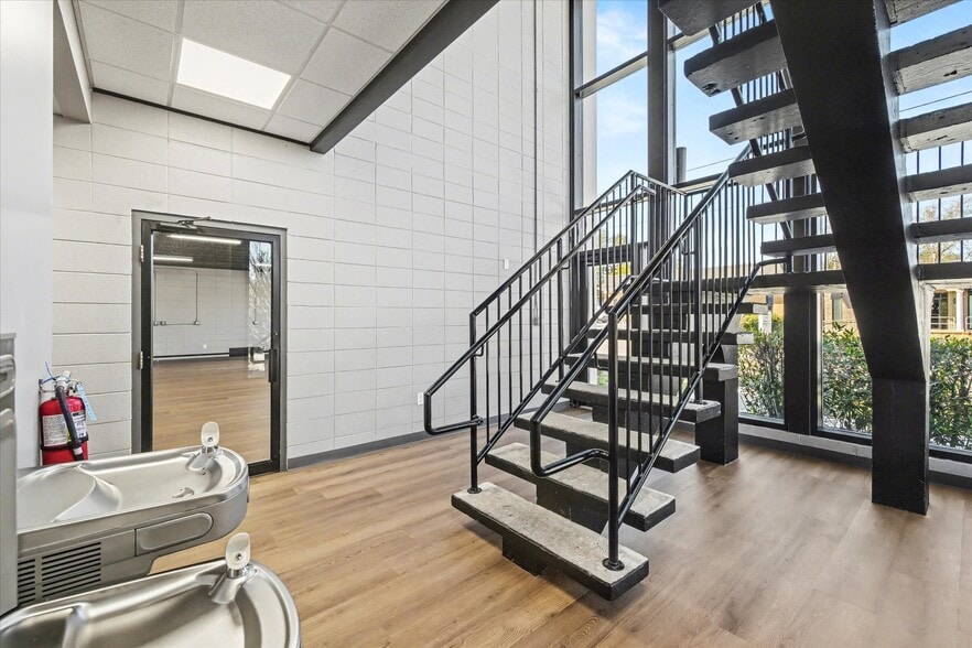 More Photos Of 369 Office Plaza Dr, Tallahassee Office For Lease