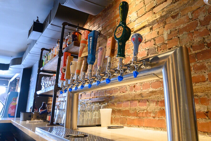 More Photos Of 207 Ottawa St N, Hamilton Storefront For Sale