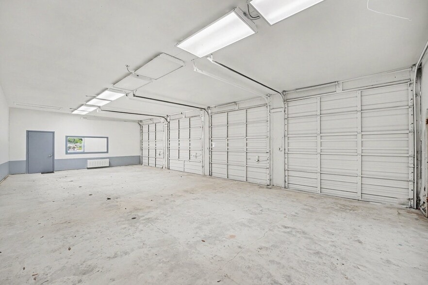 More Photos Of 7731 Industrial Rd, Melbourne Warehouse For Lease
