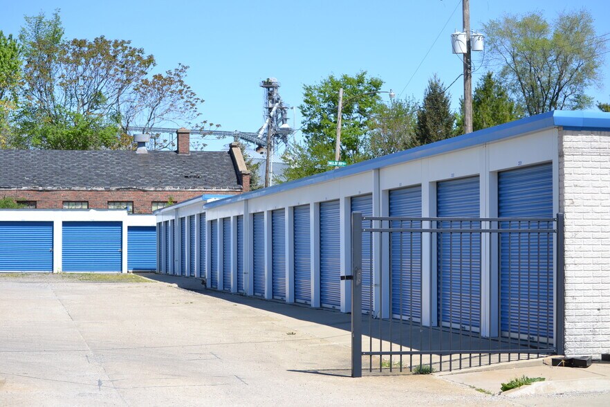 More Photos Of 1001 W Market St, Bloomington Self Storage For Sale