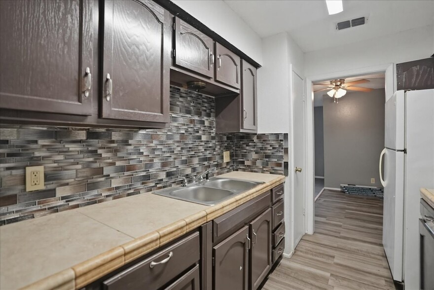 More Photos Of 600 E Crockett St, Beeville Apartments For Sale