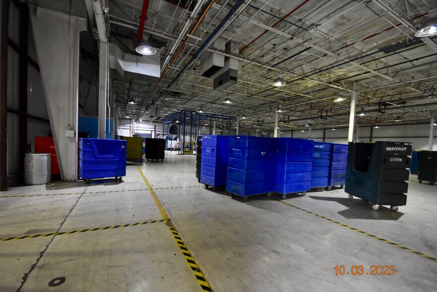 More Photos Of 956 N Broadway St, Greenville Distribution For Sale
