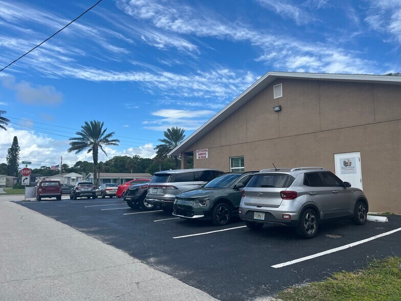 More Photos Of 165 N Yonge St, Ormond Beach Freestanding For Sale