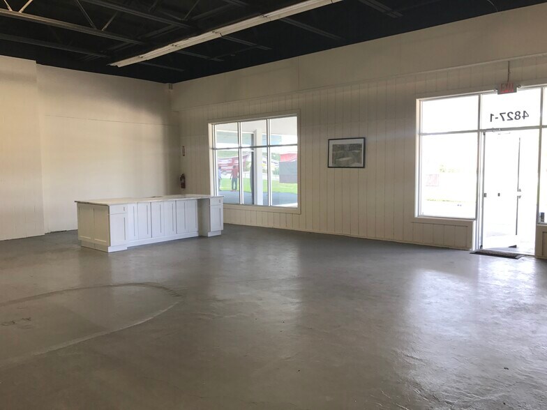 More Photos Of 4827 Philips Hwy, Jacksonville Warehouse For Lease