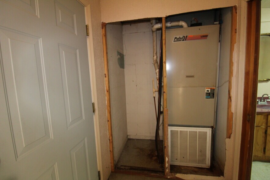 More Photos Of 200 2nd st, Mammoth Spring Office Residential For Sale