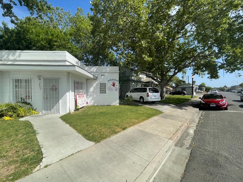 More Photos Of 2439 Rio Linda Blvd, Sacramento Apartments For Sale