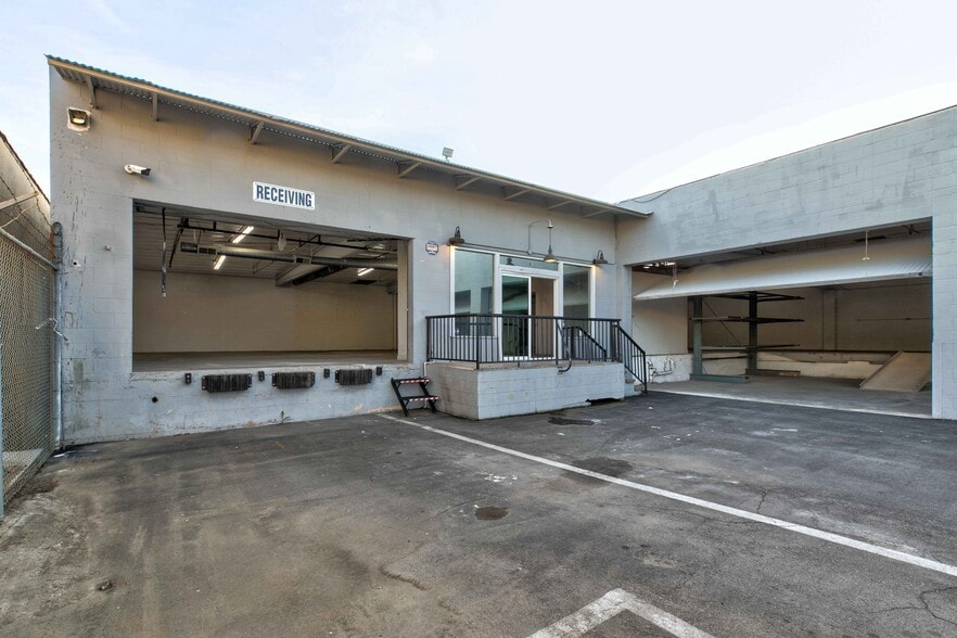 More Photos Of 11800 Vose St, North Hollywood Warehouse For Lease