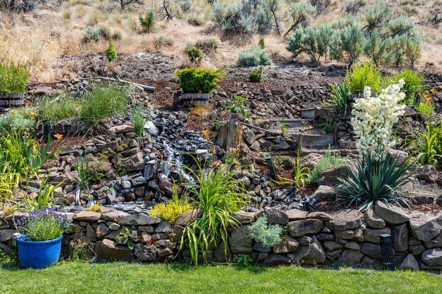 More Photos Of 210 Hartman Ave, Maupin Hotel For Sale