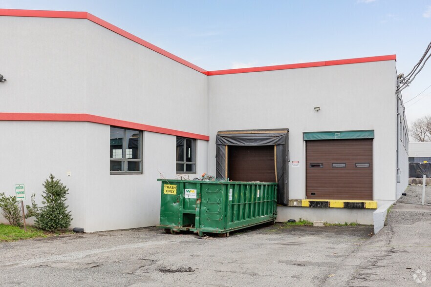 More Photos Of 175 Louis St, South Hackensack Warehouse For Lease