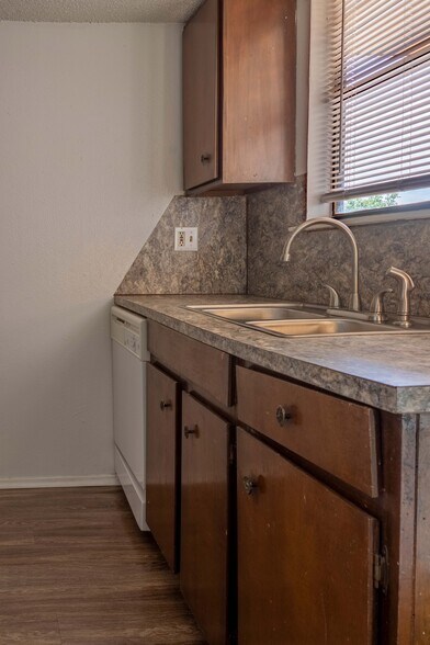 More Photos Of 1102 Sherman Ave, Levelland Apartments For Sale