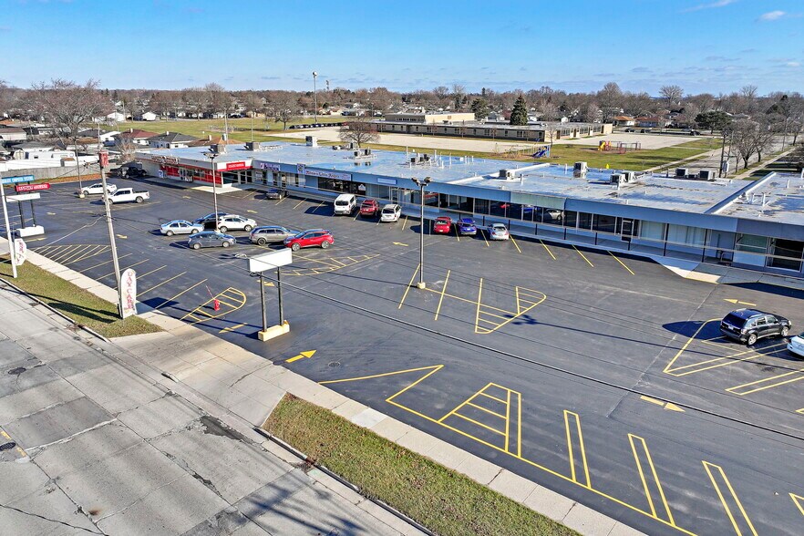 More Photos Of 2027-2055 22nd Ave, Kenosha General Retail For Sale