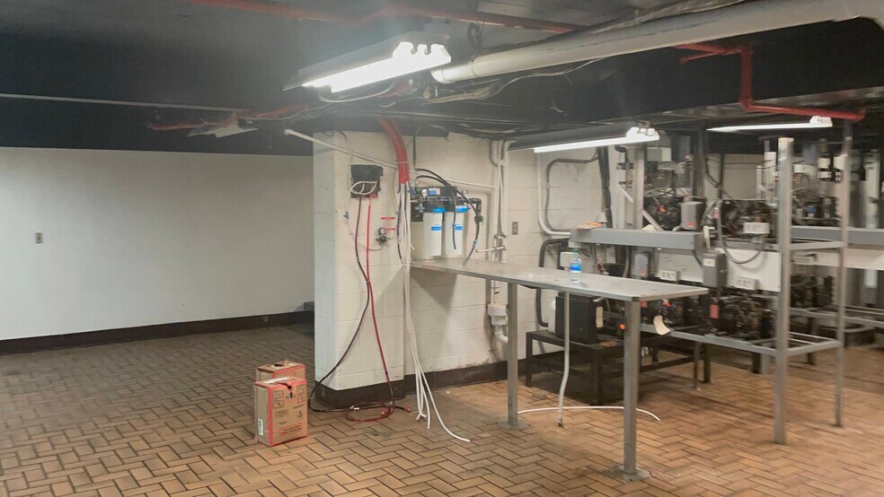 More Photos Of 17431 Dix Rd, Melvindale Fast Food For Lease