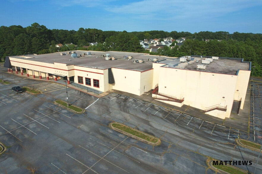 Primary Photo Of 274 Highway 138 SW, Riverdale Movie Theatre For Sale