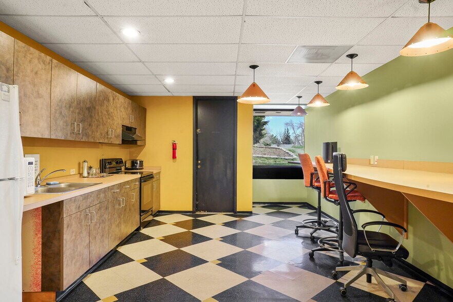 More Photos Of 1287 Lake Plaza Dr, Colorado Springs Office For Sale