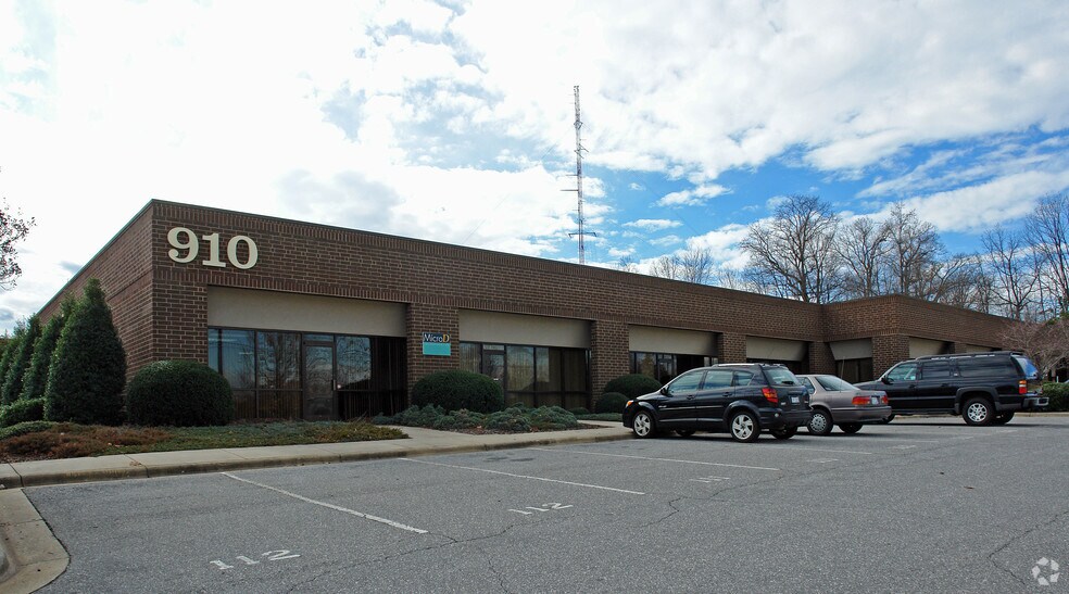 More Photos Of 950 Tate Blvd, Hickory Unknown For Lease