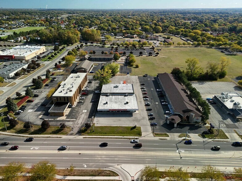 More Photos Of 1436 Reynolds Rd, Maumee Freestanding For Lease