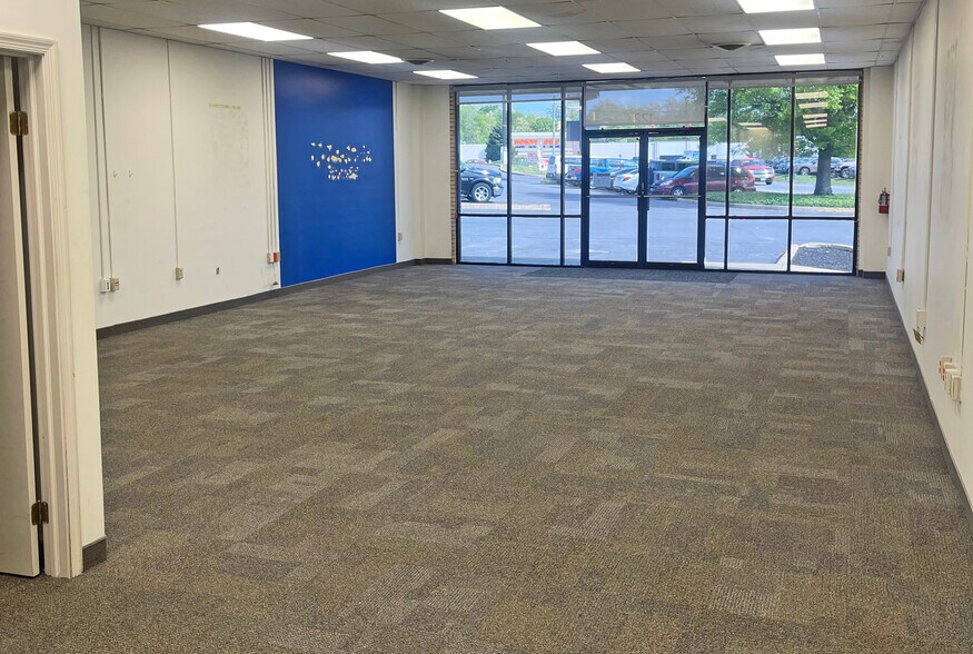 More Photos Of 102-122 Railway Ln, Hagerstown General Retail For Lease