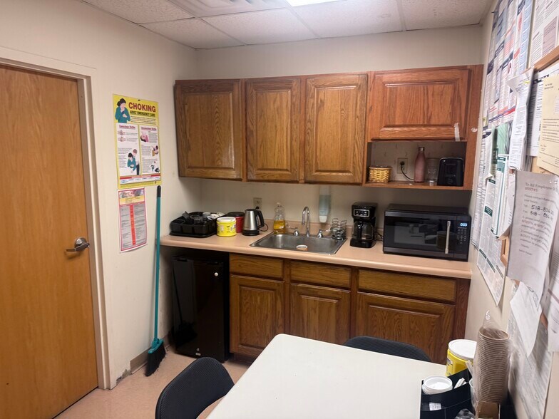 More Photos Of 63 Shaker Rd, Albany Medical For Sale