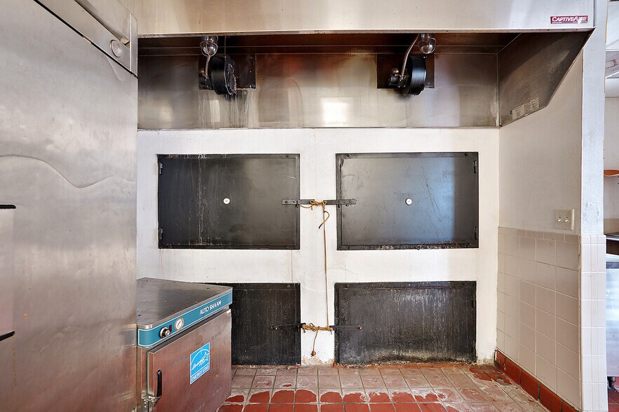 More Photos Of 2535 Main St, Leesburg Restaurant For Sale