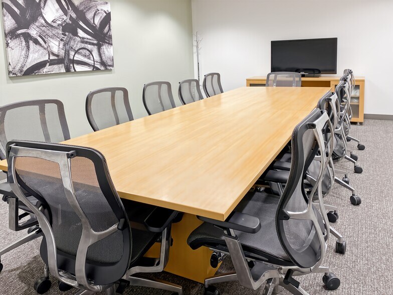 More Photos Of 2002 Timberloch Pl, The Woodlands Coworking Space