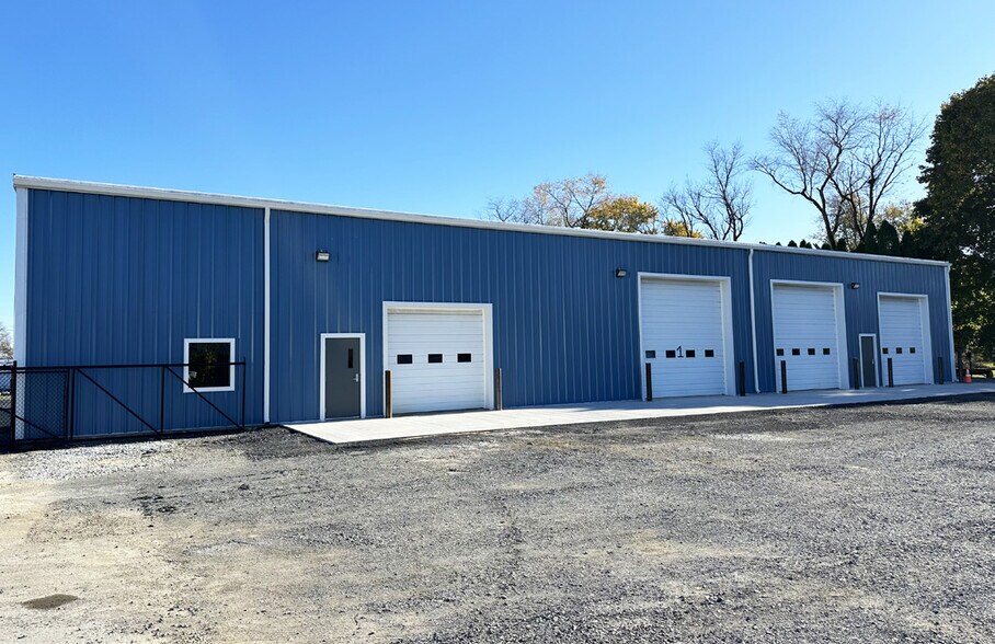 More Photos Of 185 Hempt Rd, Mechanicsburg Warehouse For Lease
