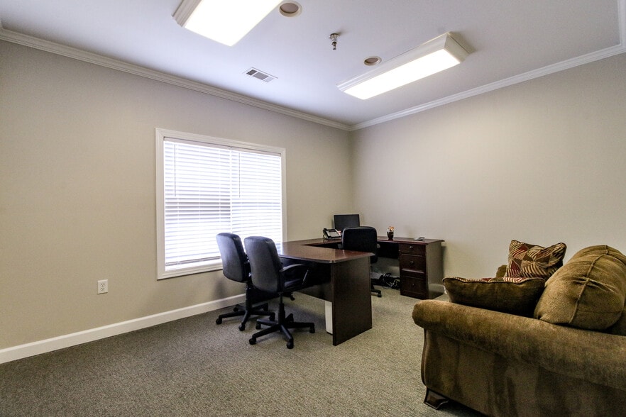 More Photos Of 3459 Acworth Due West Rd, Acworth Office For Sale