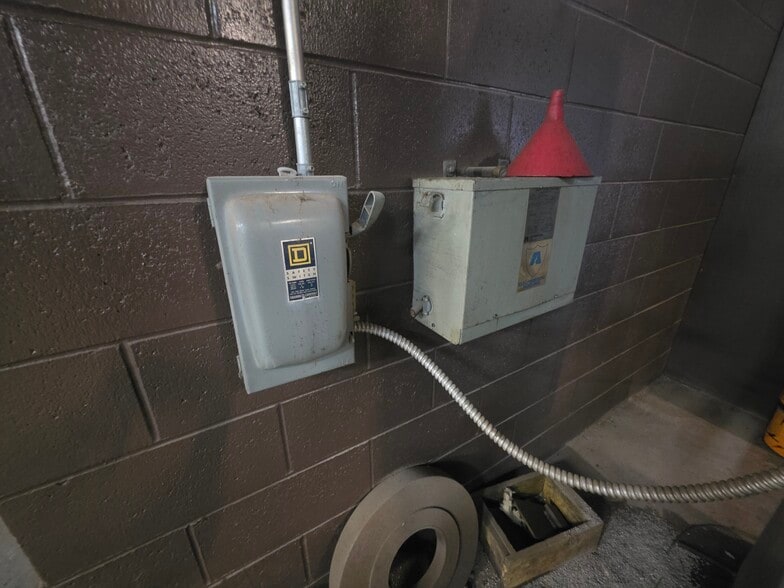 More Photos Of 220 Madison st, Webb City Industrial For Sale