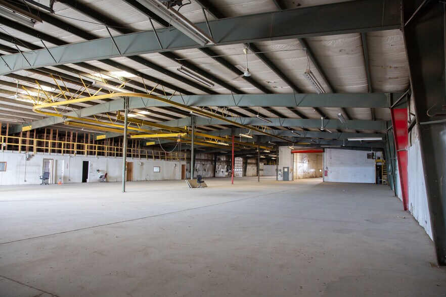 More Photos Of 2301 Bridgeport Dr, Sioux City Manufacturing For Lease