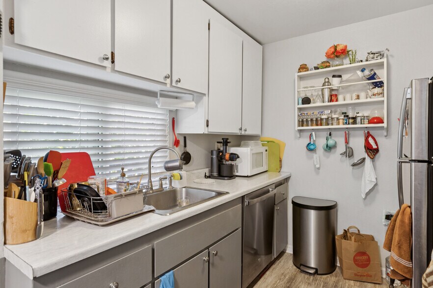 More Photos Of 1411 Oxford St, Redwood City Apartments For Sale