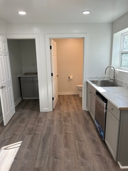 More Photos Of 441 Wildlife Rd, Lexington Flex For Lease