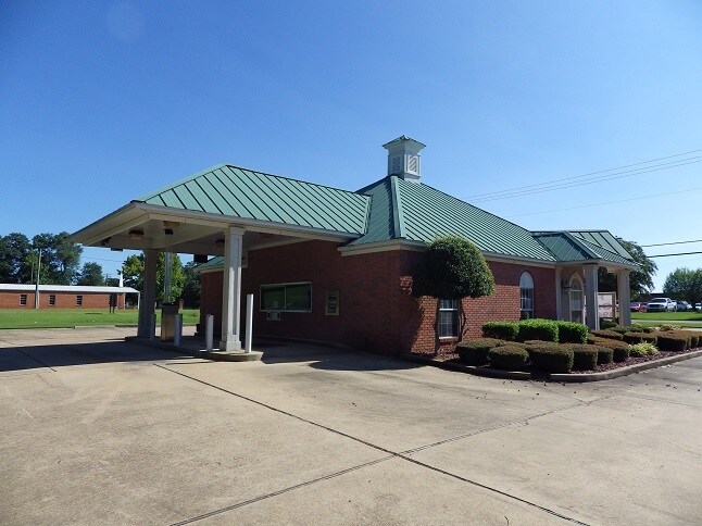 More Photos Of 1149 E Church Hill Rd, West Point Freestanding For Lease