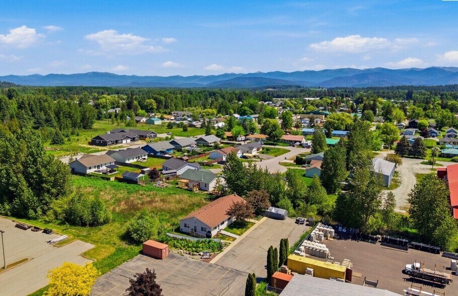 More Photos Of 135 McGhee Rd, Kootenai Flex For Sale