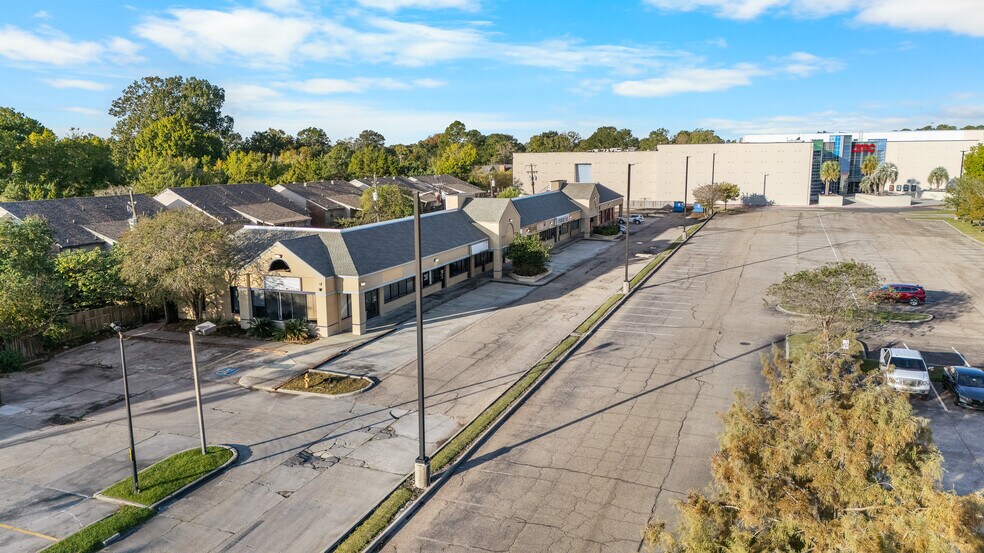 More Photos Of 1962 O'Neal Ln, Baton Rouge Freestanding For Sale