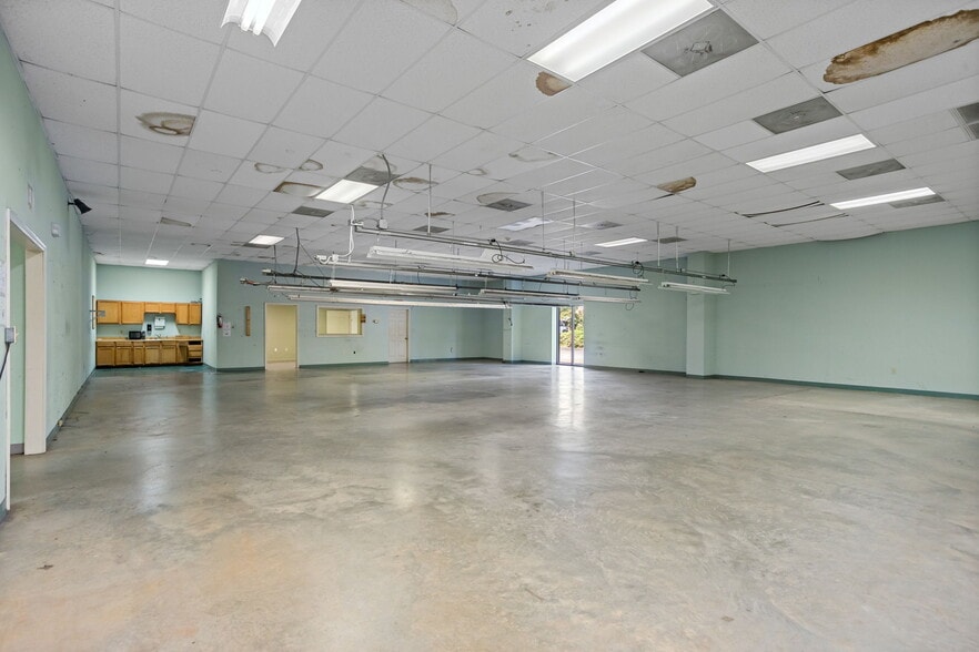 More Photos Of 9 Ellwood Ct, Greenville Warehouse For Lease