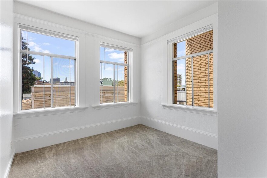 More Photos Of 498 25th St, Oakland Apartments For Sale