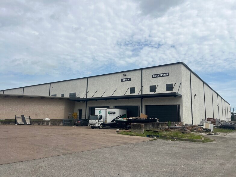 More Photos Of 2800 Fondren Rd, Houston Warehouse For Lease