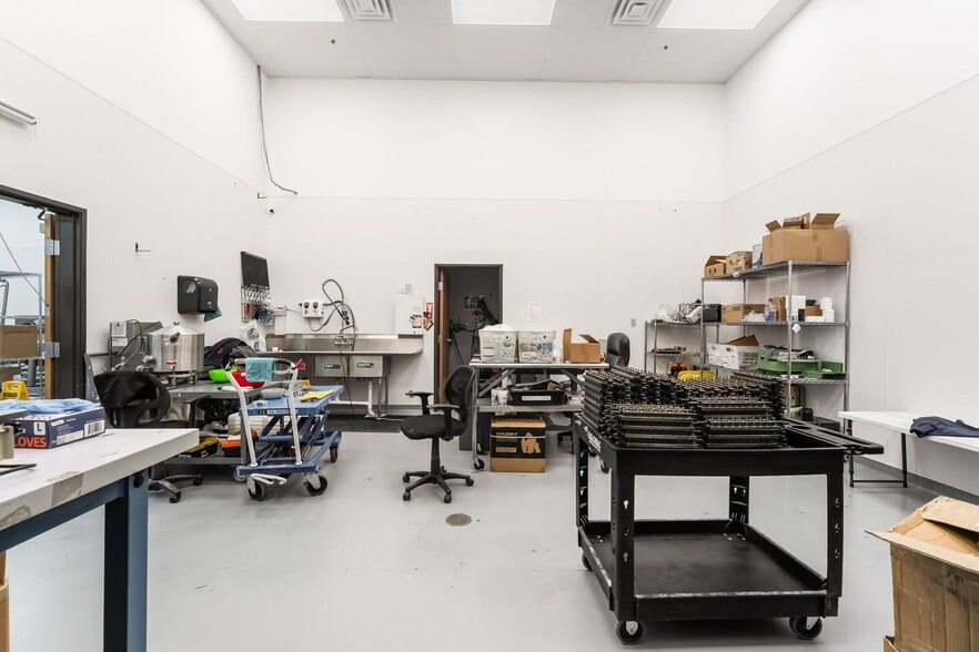 More Photos Of 6744 Spencer St, Las Vegas Industrial For Sale