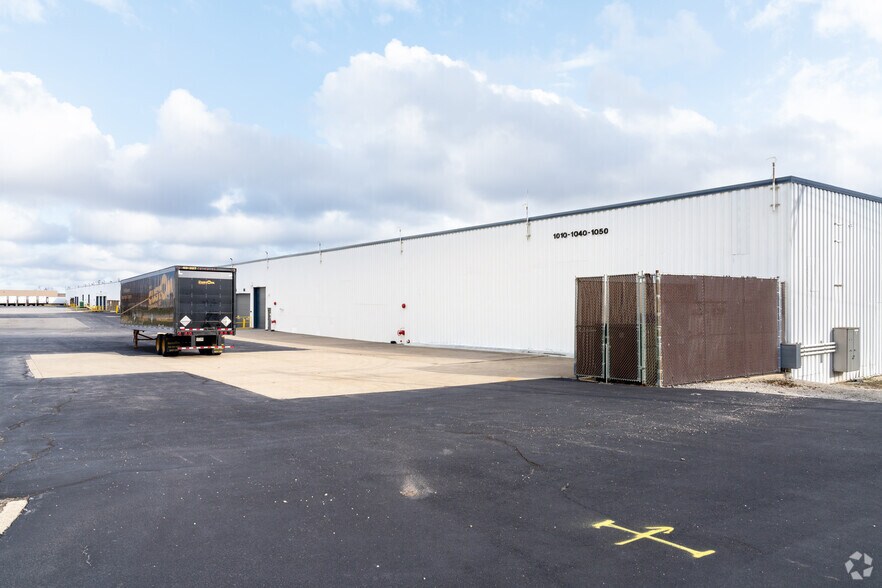 Primary Photo Of 1010-1050 Sesame St, Bensenville Warehouse For Lease