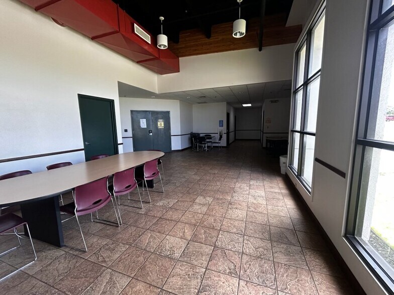 More Photos Of 4485 Pahee St, Lihue Flex For Lease