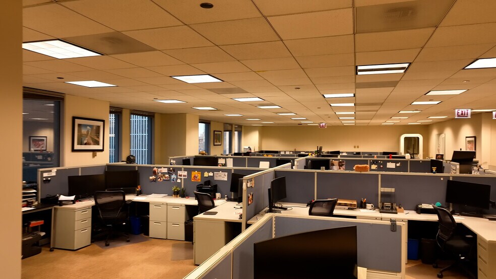 More Photos Of 225 W Wacker Dr, Chicago Office For Sale