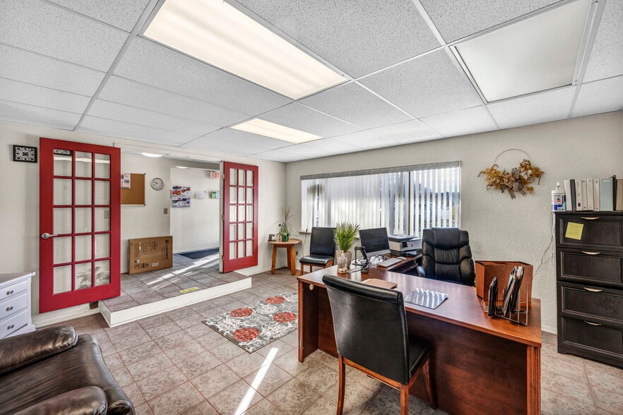 More Photos Of 2 Newcombe Ave, Yerington Office For Sale