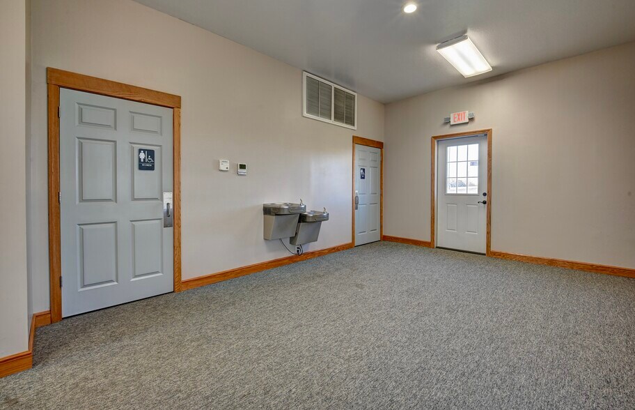 More Photos Of 14232 Lincoln Way E, Dalton General Retail For Sale